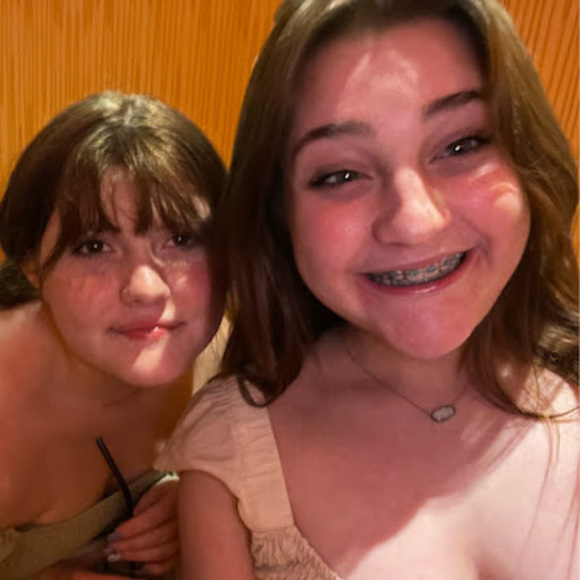 Meet your Posher, Carli - Picture 1 of 1